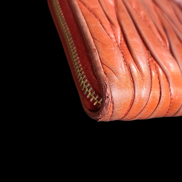 Miu Miu Red Zipparound Leather Wallet - Picture 5 of 5
